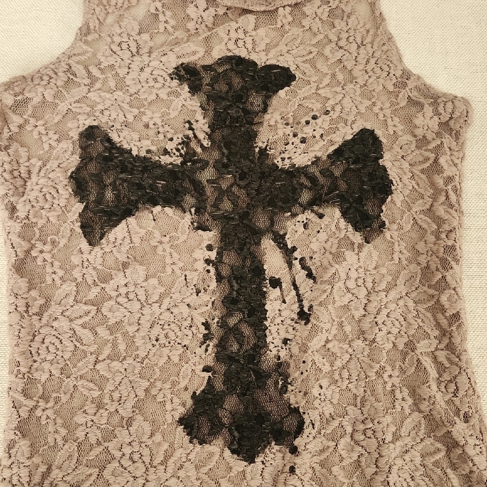 Daytrip Lace Tank Top with Black Cross - Picture 2 of 7